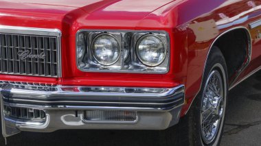 Eski yolcu retro arabada Araba Fuarı 30 Eylül 2018 Kiev, Ukrayna, parçası