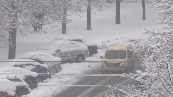 Kış Video Sabah Kar Yağışı Şehir Yakınlaştırma Kamera Hareketli Etkisi — Stok video