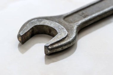 Eski metal işi anahtarı açık arka planı kapat