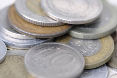 Farklı ülkelerin para alan yakın çekim bir sığ derinliği ile yukarıdan çekilir