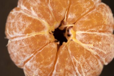 Mandalina dilimleri soyulmuş