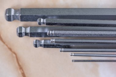 Bir dizi kıvırcık dikdörtgen Tornavidalar