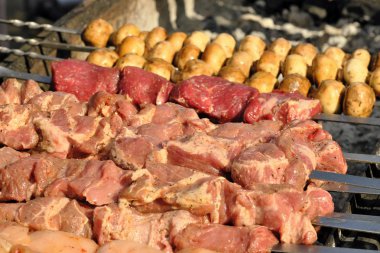 Kızarmış patates ve et