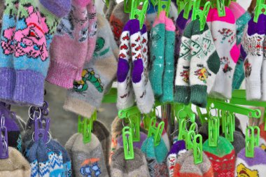 El dokuması Yün çorap ve eldivenler aşağı