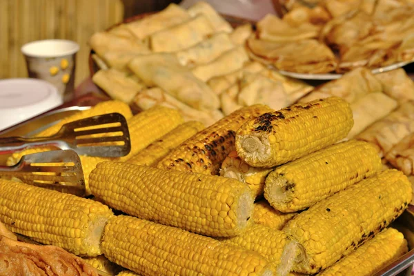 Grilled corn outdoors — Stock Photo, Image