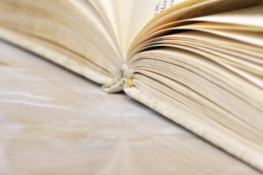 eski kitap açıldı