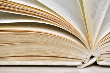 eski kitap açıldı