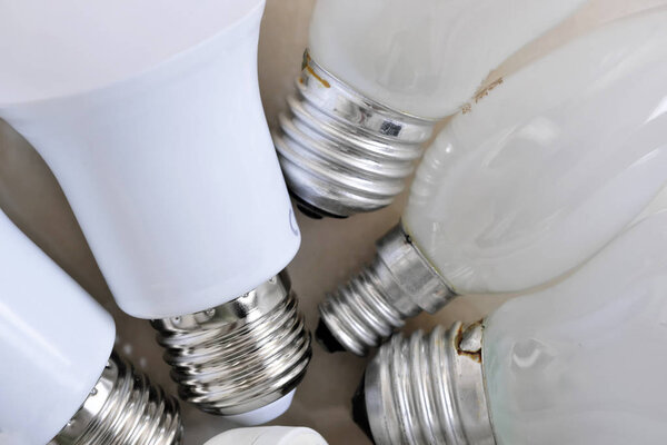 Освещение электрические лампы
