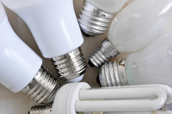 Belysning elektriska lampor — Stockfoto