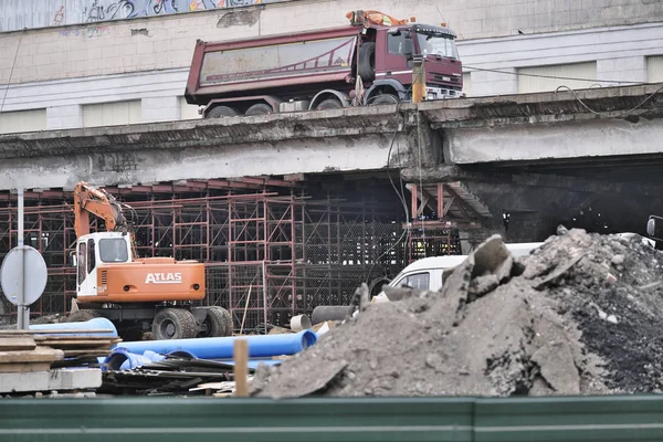 Демонтаж старого аварійного мосту — стокове фото