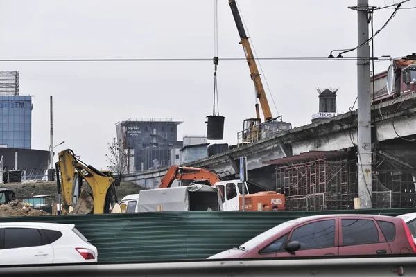 Dismantling of the old emergency bridge — Stock Photo, Image