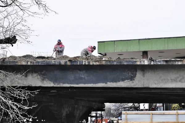 Демонтаж старого аварійного мосту — стокове фото