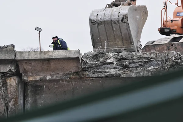 Демонтаж старого аварійного мосту — стокове фото