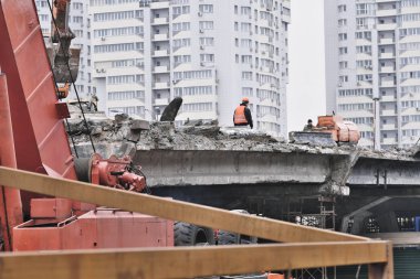 Eski acil köprü sökülmesi