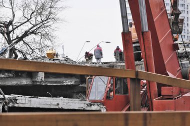 Eski acil köprü sökülmesi