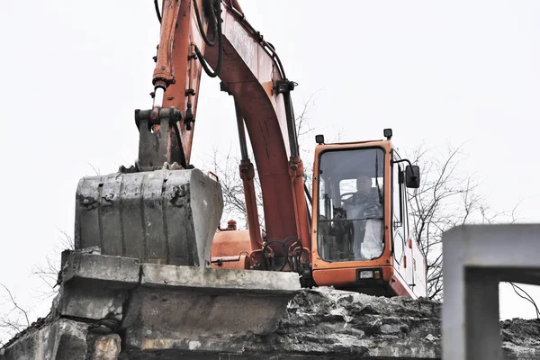 Dismantling of the old emergency bridge — Stock Photo, Image