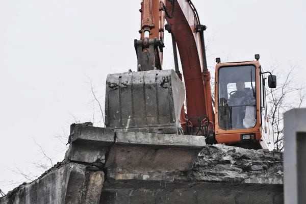 Démontage de l'ancien pont d'urgence — Photo