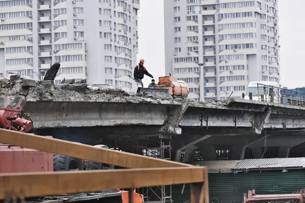 Демонтаж старого аварійного мосту — стокове фото