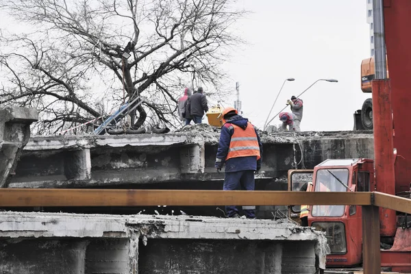 Демонтаж старого аварійного мосту — стокове фото