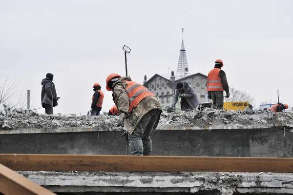 Демонтаж старого аварійного мосту — стокове фото