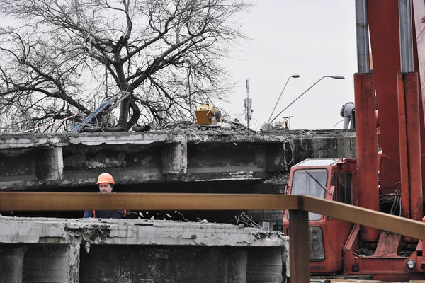 Smontaggio del vecchio ponte di emergenza — Foto Stock