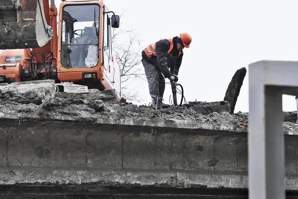 Демонтаж старого аварійного мосту — стокове фото