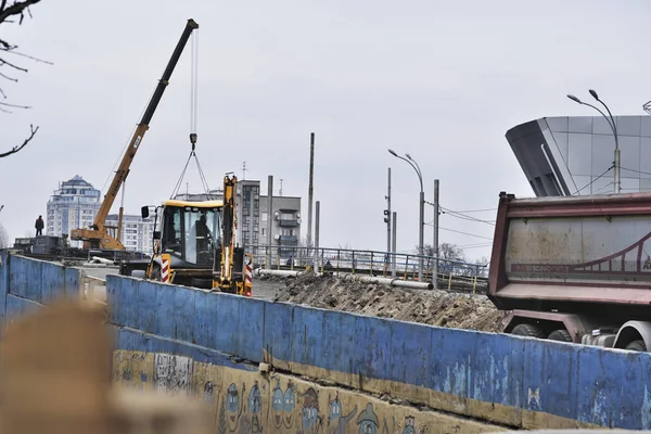 Dismantling of the old emergency bridge — Stock Photo, Image