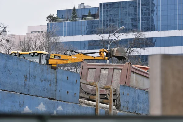 Демонтаж старого аварийного моста — стоковое фото