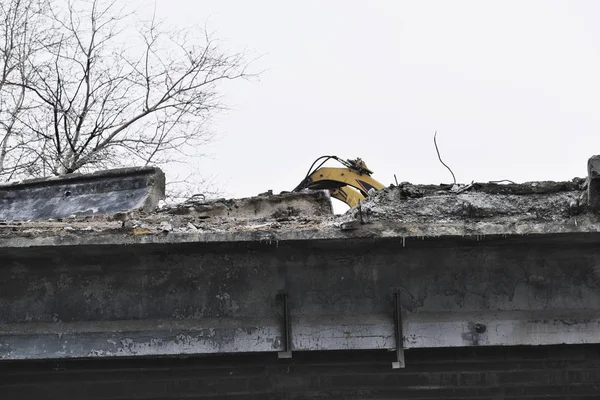 Демонтаж старого аварійного мосту — стокове фото