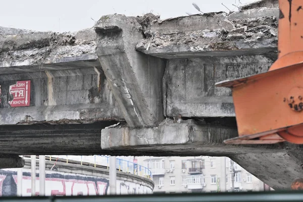 Демонтаж старого аварійного мосту — стокове фото
