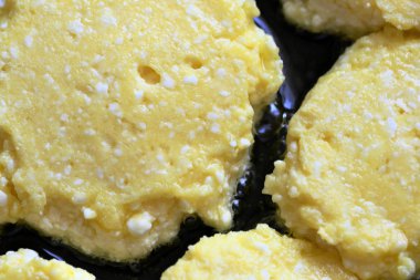 Cheesecakes bir tavada pişirilir