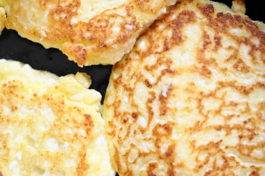 Cheesecakes bir tavada pişirilir