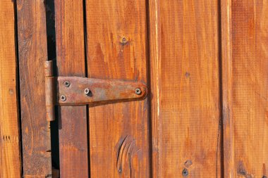 kırmızı ahşap zemin