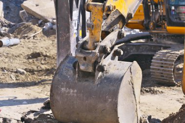 Eski acil köprü sökülmesi