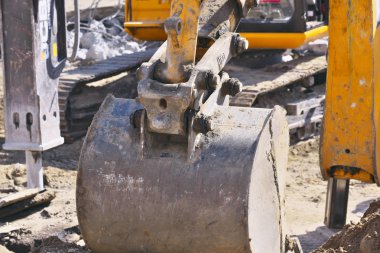 Eski acil köprü sökülmesi