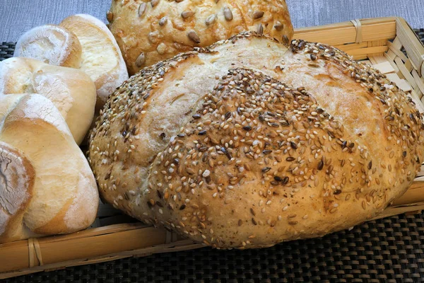 Домашній пшеничний хліб запечений — стокове фото