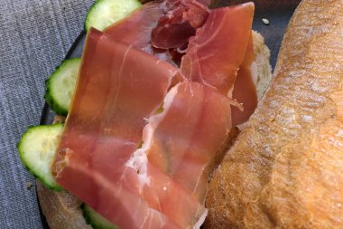 Kurutulmuş kırmızı etli sandviç