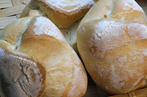 Pane di grano fatto in casa cotto — Foto Stock