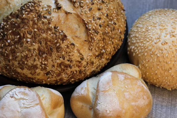 Pane di grano fatto in casa cotto — Foto Stock