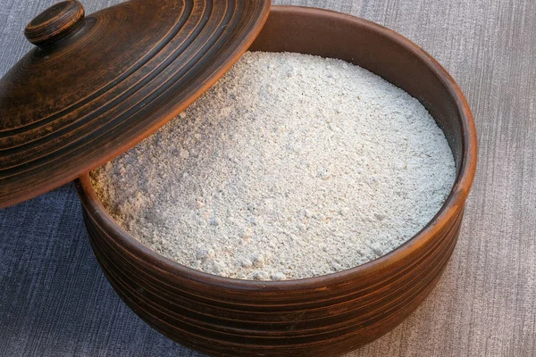 Whole grain rye flour coarsely ground — Stock Photo, Image