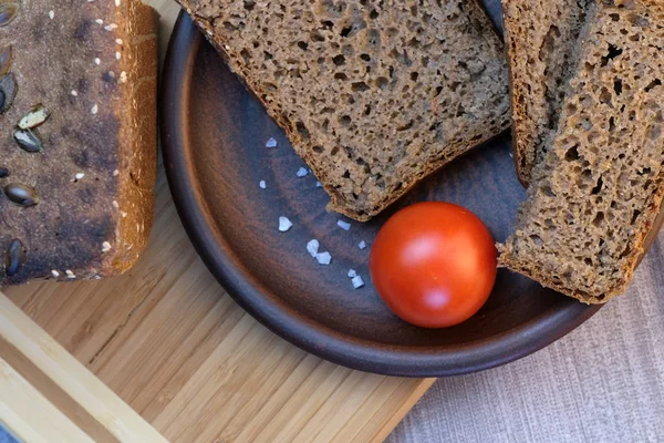Pão caseiro de centeio preto — Fotografia de Stock