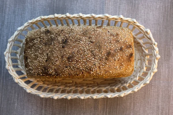 Zelfgemaakte rogge tarwe brood gebakken — Stockfoto