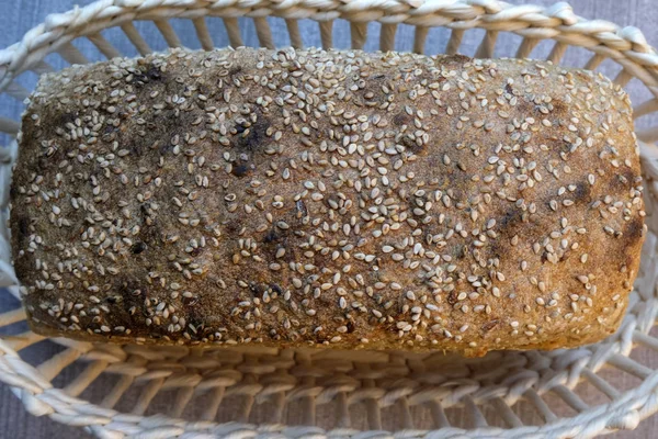 Zelfgemaakte rogge tarwe brood gebakken — Stockfoto