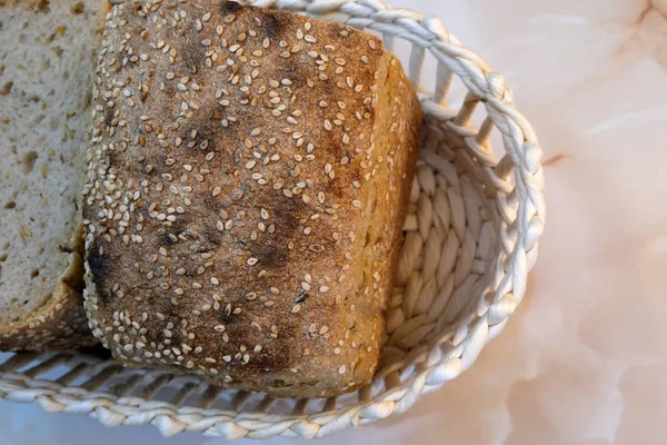 Pão de trigo de centeio caseiro assado — Fotografia de Stock