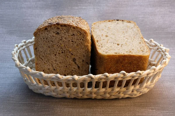 Hausgemachtes Roggen-Weizenbrot gebacken — Stockfoto