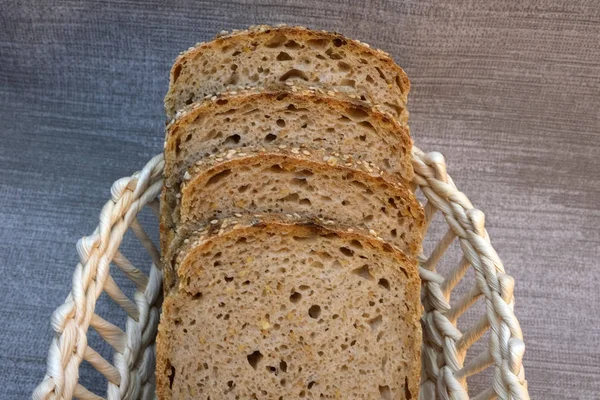 Hausgemachtes Roggen-Weizenbrot gebacken — Stockfoto