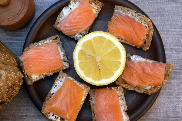 Small sandwiches on homemade bread with butter and red fish — Stock Photo, Image