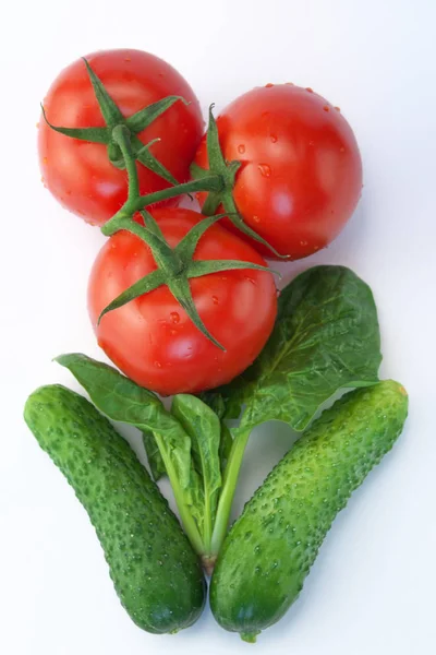 3 つの赤い完熟トマト — ストック写真