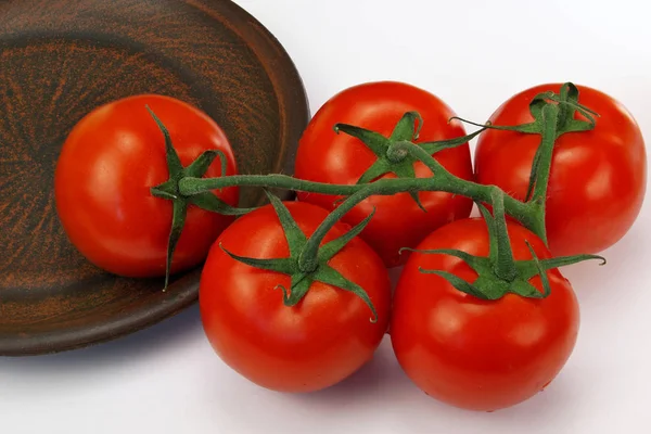 Cinco tomates vermelhos maduros — Fotografia de Stock