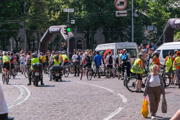 Ukrayna'da bisiklete binmek, Kiev Haziran 1, 2019 — Stok fotoğraf